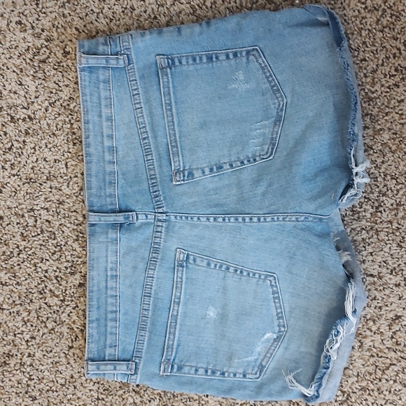 Women's shorts - Picture 3 of 3